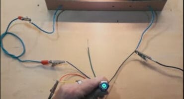 Collegare il pulsante al carico Collegare il pulsante al carico